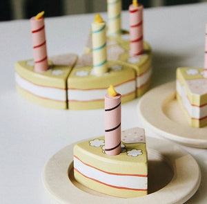 Le Toy Van – Honeybake Wooden Vanilla Birthday Cake